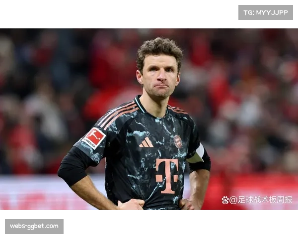 终场哨响，老将穆勒与基米希相拥，拜仁王朝更迭的时刻