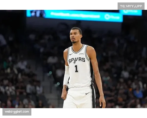 马刺127-113击败勇士豪取10连胜,稳居西部第二 马刺127-113击败勇士豪取10连胜,稳居西部第二